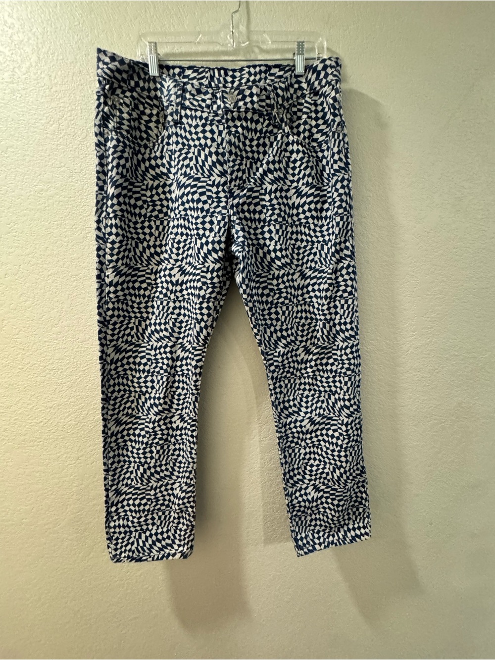 Levi's Middy Straight Jeans Blue and White Geometric Optical Illusion Print